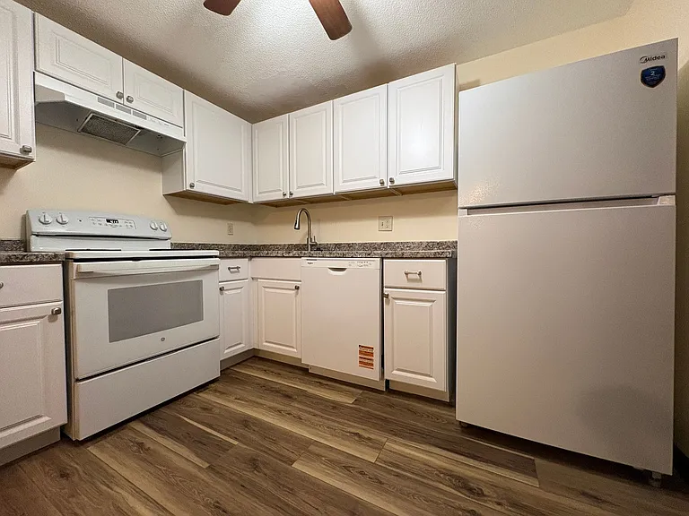 700 Robbins Ave #6 — Photo 2