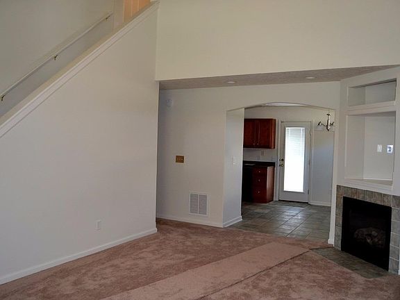 3rd image of 121 White Oak Trce