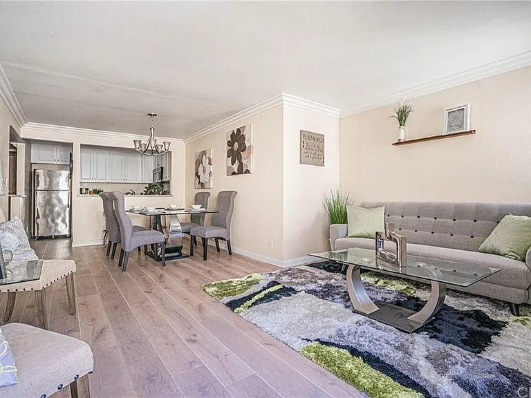 435 S Virgil Ave #320 — Photo 18