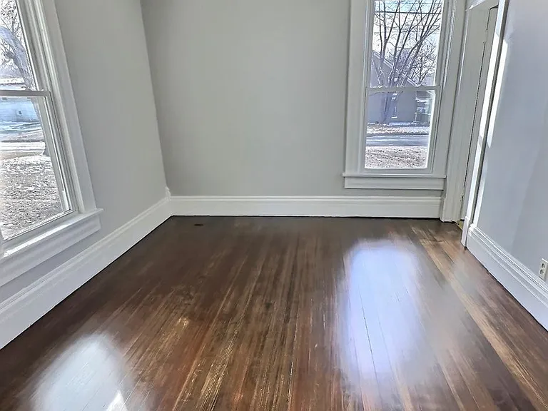 537 W 2nd St — Photo 3