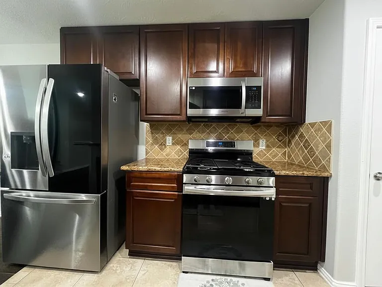 25314 Laurel Green St — Photo 12