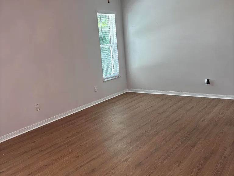 450 SW Eyerly Ave — Photo 14