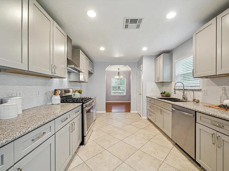 3402 Fox Ct — Photo 10
