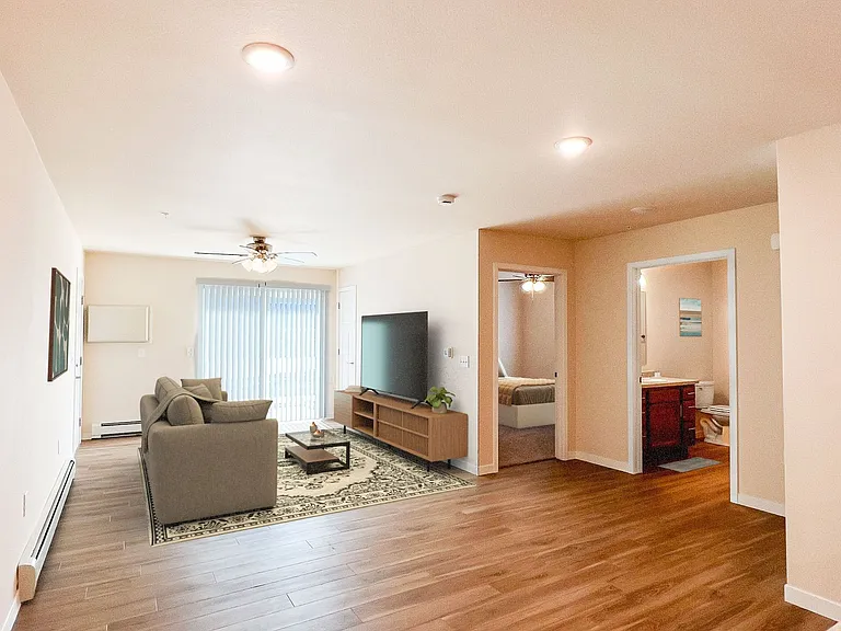 713 Caroline St — Photo 93