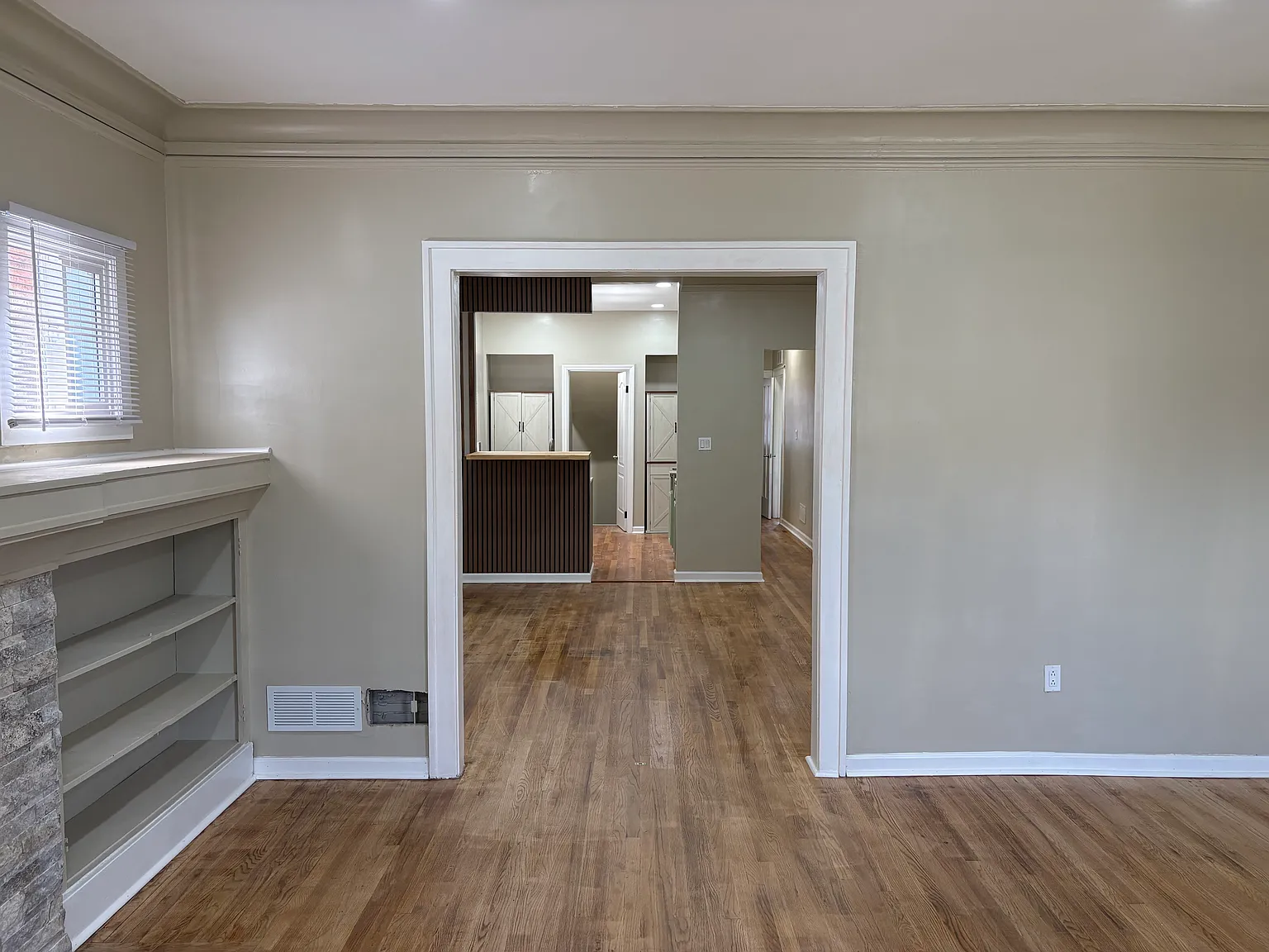 3 bed, 2900 sqft, $1,500 — Photo 3