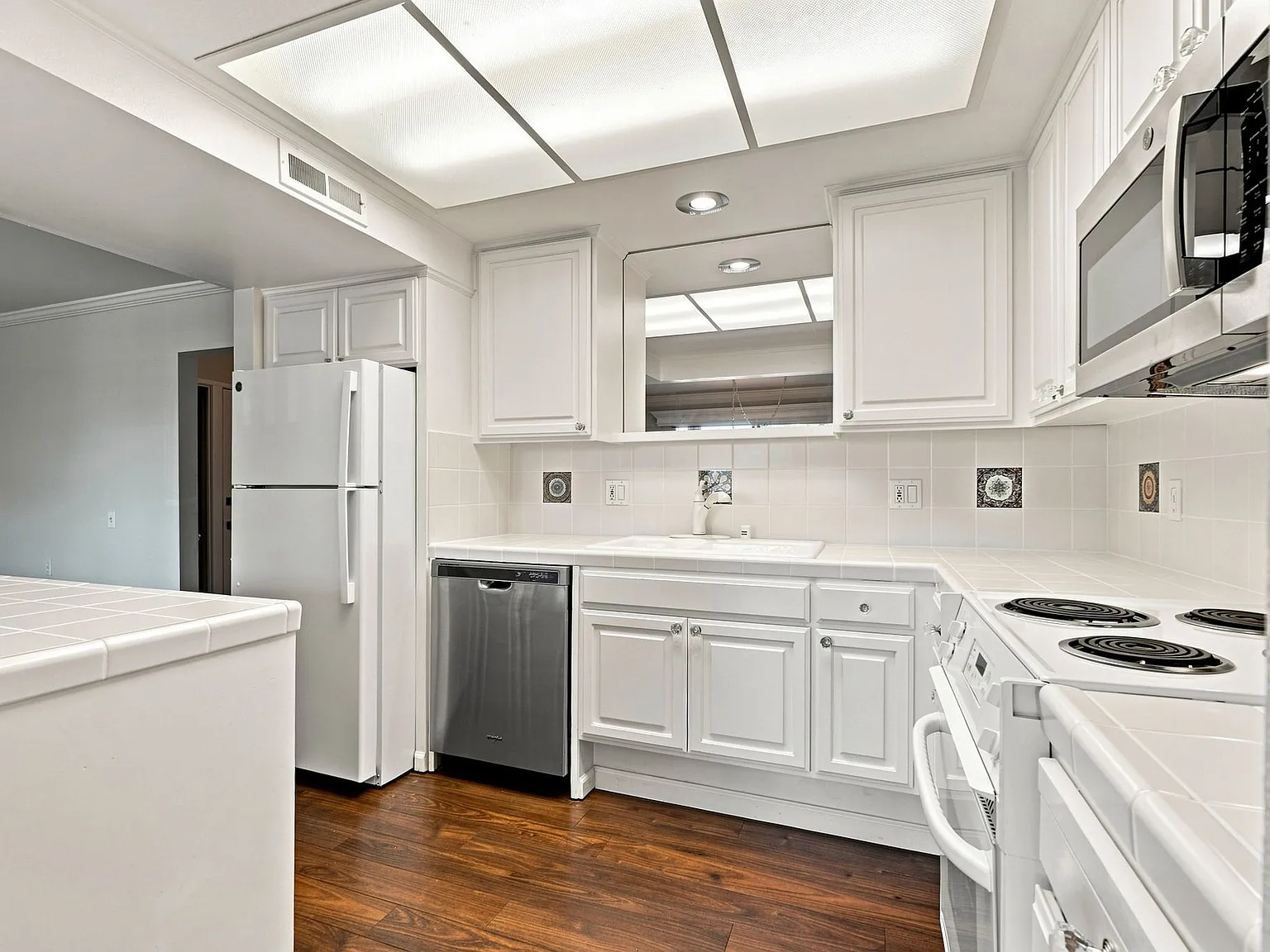 2 bed, 1162 sqft, $3,200 — Photo 3