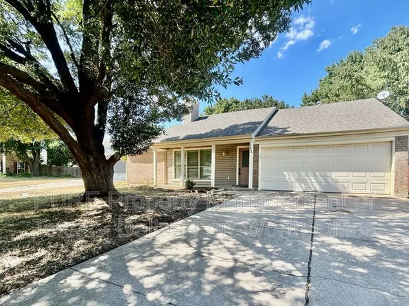 2626 Bennington Ct, Grand Prairie, TX 75052