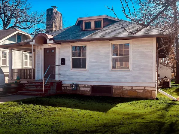 1721 NW Belvoir Ct, Topeka, KS 66606