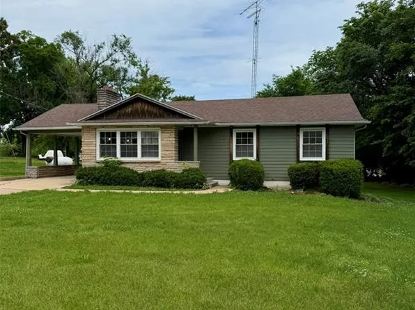 612 W 4th St, Dixon, MO 65459