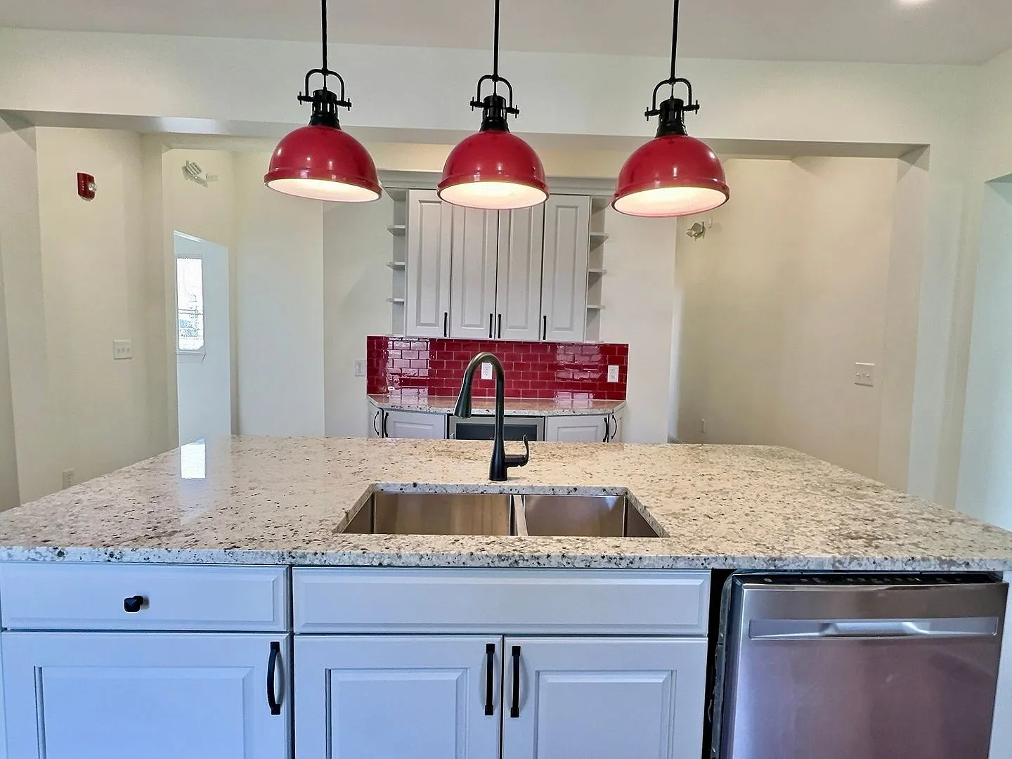 **August 2028** HUGE 8 Bed 6 Bath !! Fully Remodeled!! — Photo 3