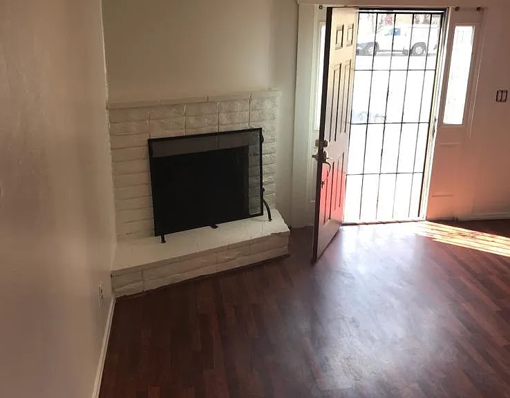 443A Woodlawn Ave #1 — Photo 5