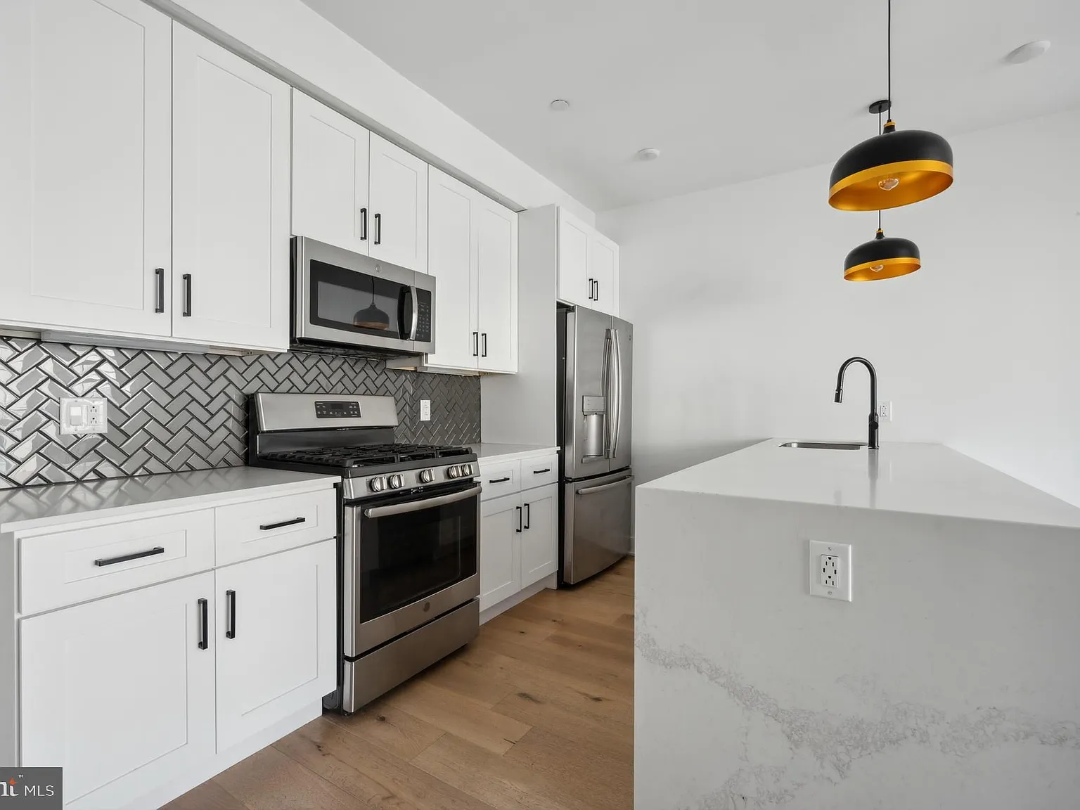2 bed, 1015 sqft, $2,900 — Photo 4