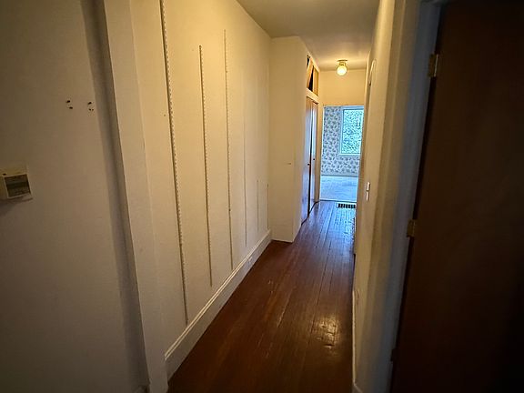 5th image of 15 N Lee St Floor 1