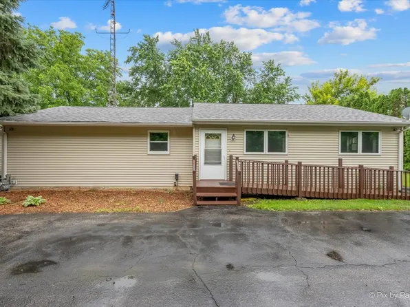 9011 W Sunset Dr, Wonder Lake, IL 60097