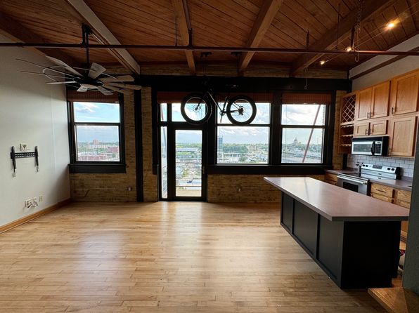 215 W Maple St