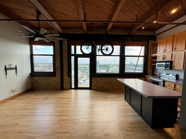 215 W Maple St, Milwaukee, WI 53204