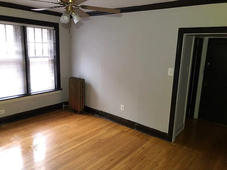 4027-37 W School St #4033-B1 — Photo 2