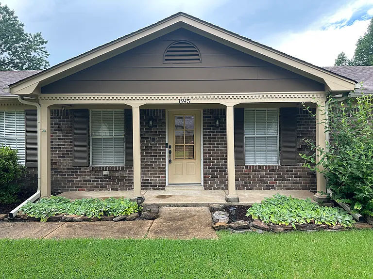 895 Barbara Lynn Dr — Photo 2