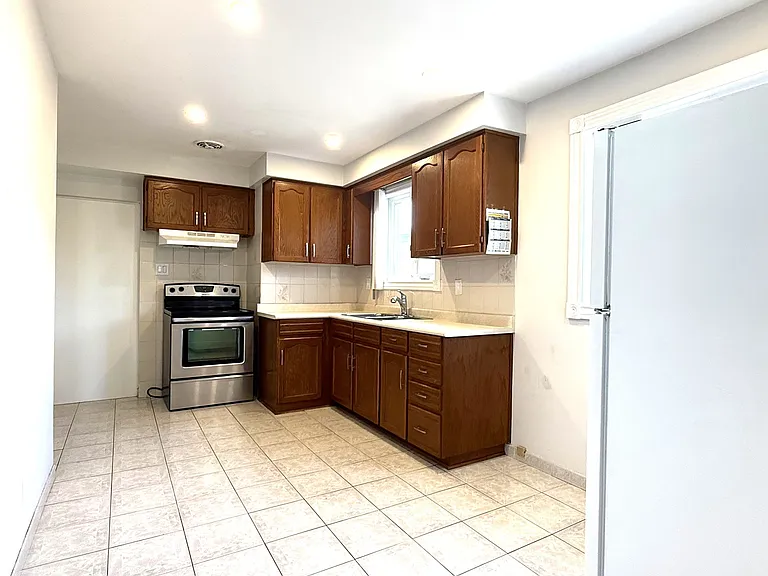 64 Ruthmar Cres — Photo 8