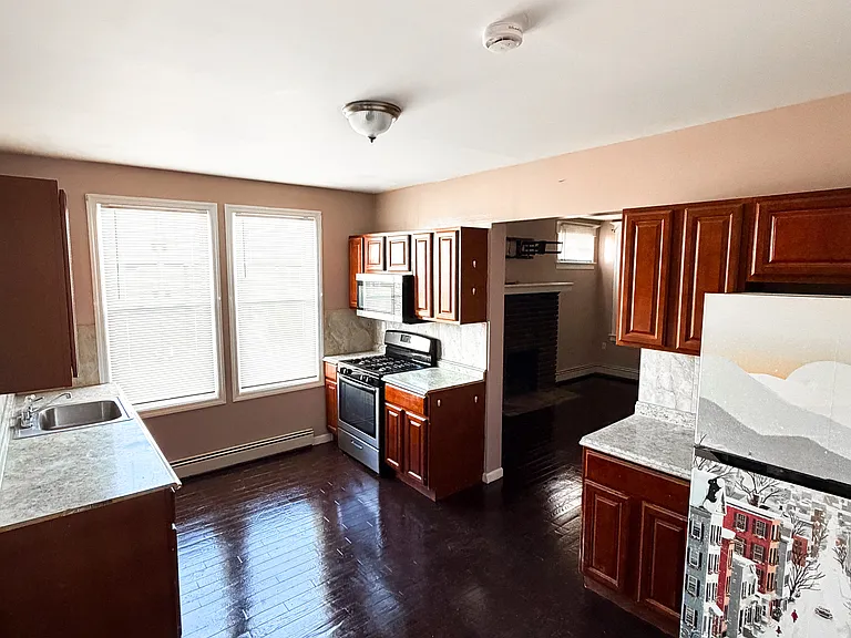 323 Glenwood Ave #1 — Photo 2