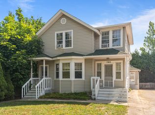 789 N McKinley Rd, Lake Forest, IL 60045