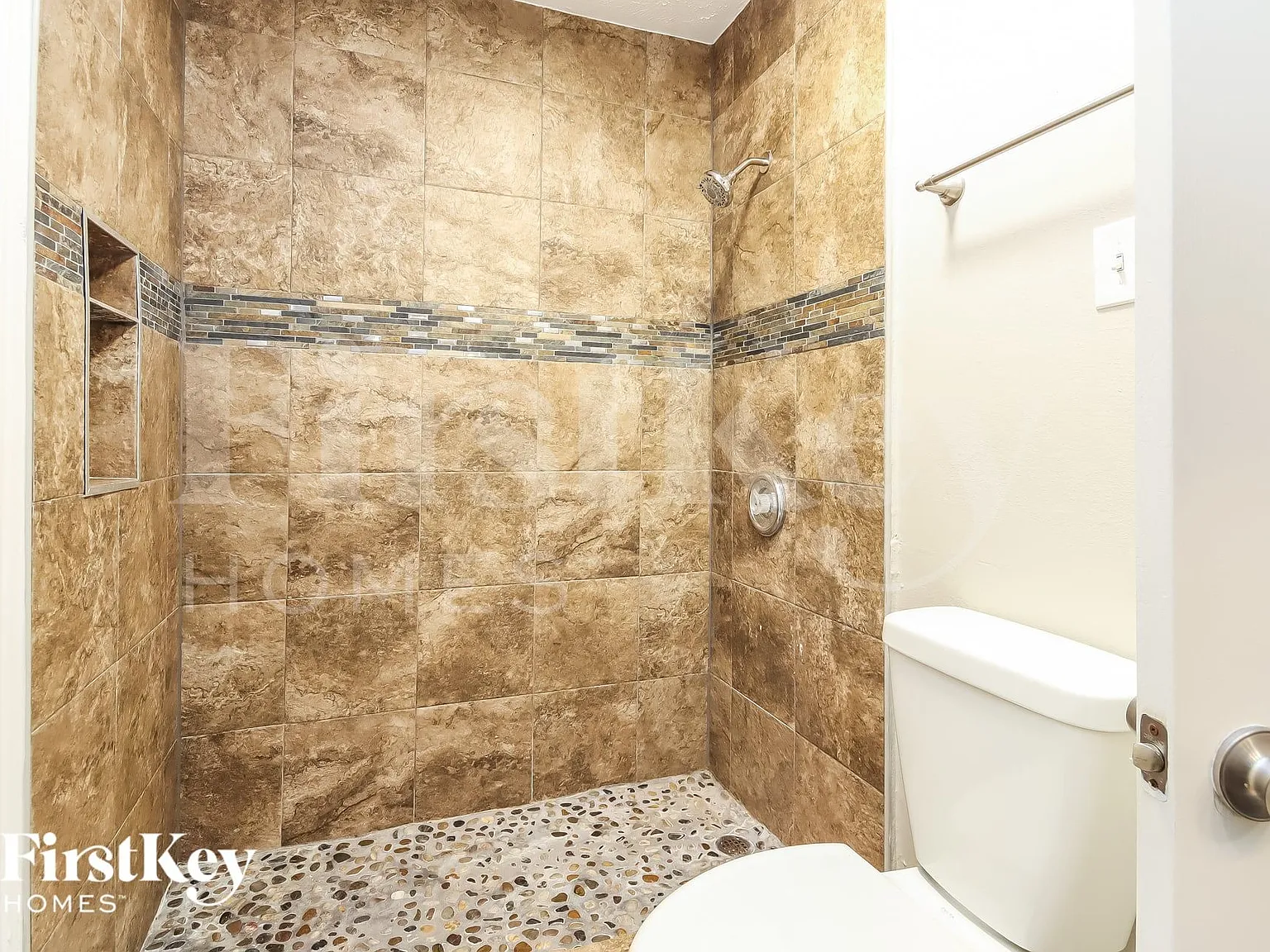 4 bed, 2.0 bath, 2054 sqft, $2,310 — Photo 1