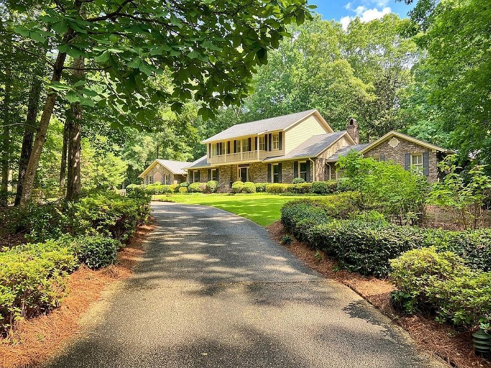 1st image of 601 Glen Oaks Cir