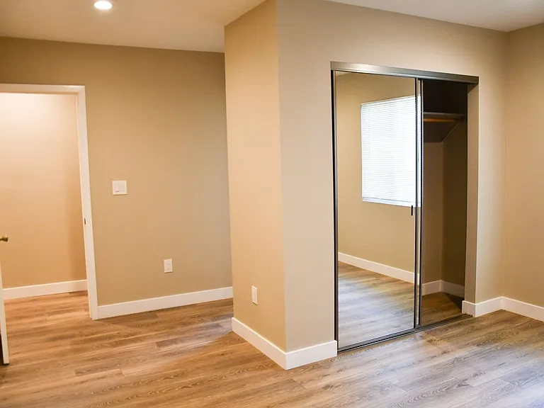 874 N Orange St — Photo 17