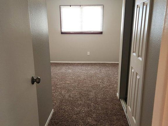 4th image of 7105 Vivian Dr NE