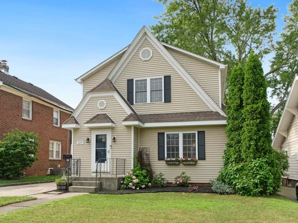 1215 Sheridan Ct, Fort Wayne, IN 46807