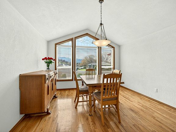 5th image of 160 Meadow View Dr