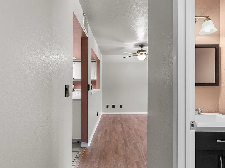 273 E Upjohn Ave — Photo 10