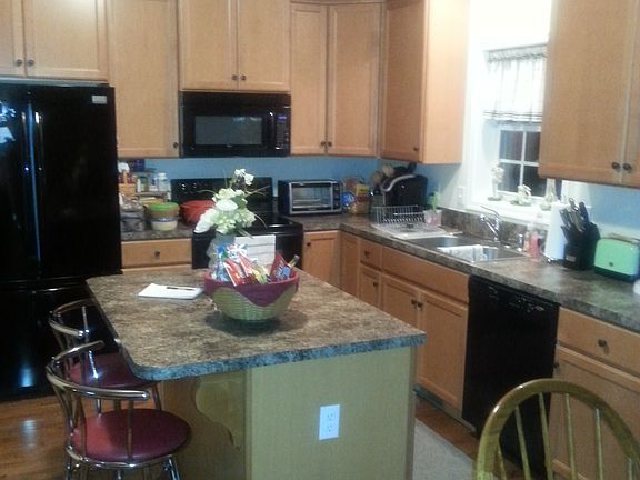 3rd image of 210 Berkshire Cir