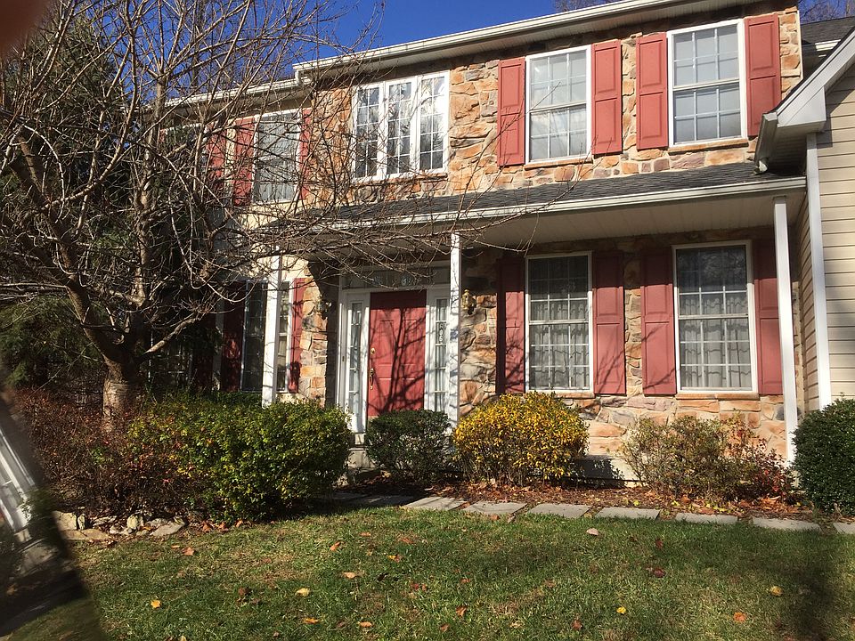 2nd image of 606 James Ross Dr