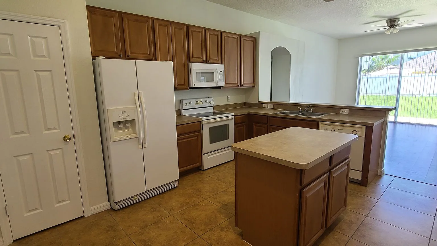 Single family, 3 bedroom, 2 bath in Turnberry Subdivision — Photo 4