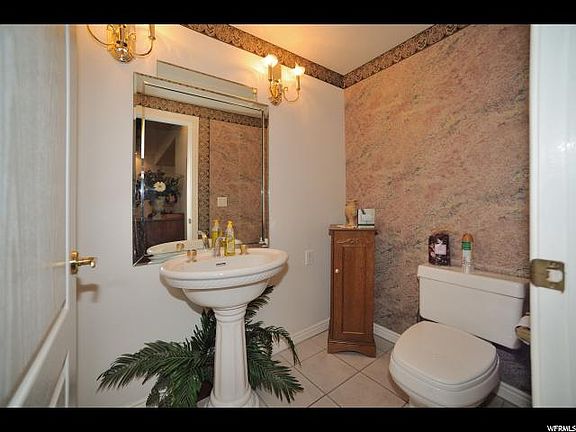 5th image of 2824 S Woodbury Cir