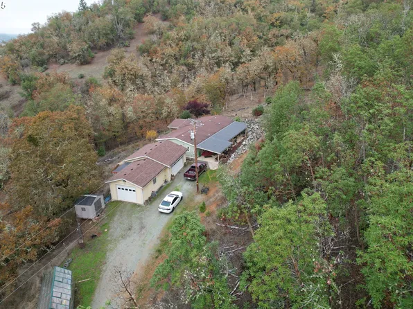 1320 Shoestring Rd, Riddle, OR 97469
