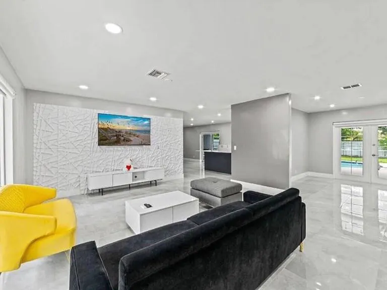 4811 Hayes St — Photo 5