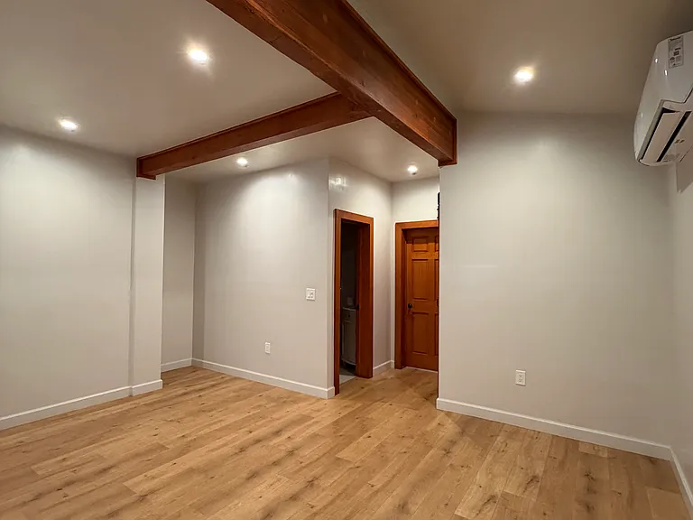 1904 Julian Ave — Photo 4