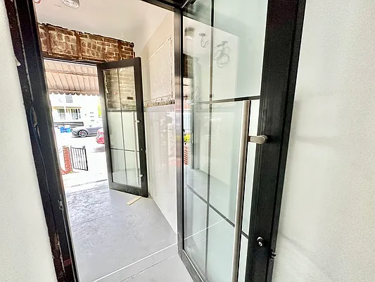 Rented by Amorelli Realty | media 15