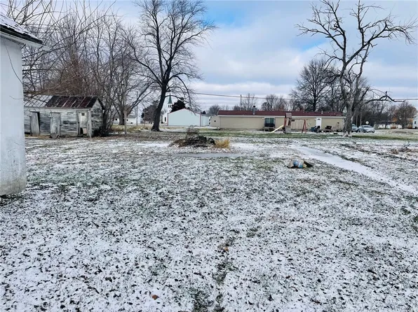 206 W Madison St, Shumway, IL 62461