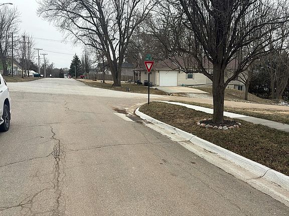 4th image of 15360 D Street Cir