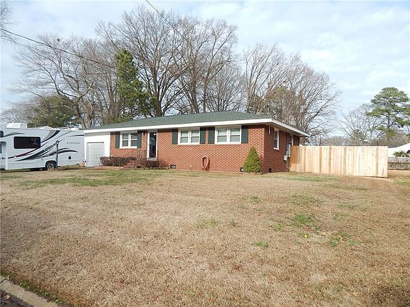 2nd image of 4049 Weyanoke Dr