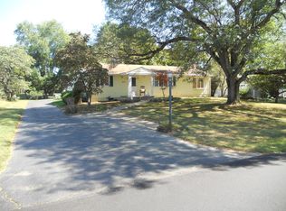 860 Oberlin Dr, Heath, OH