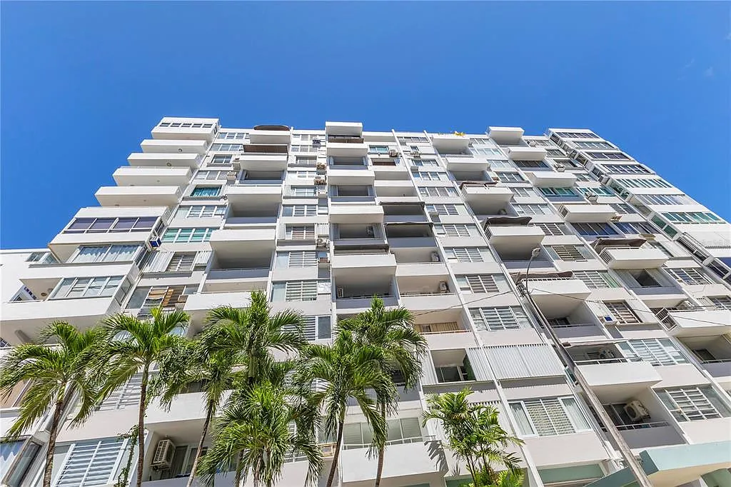 1 bed, 1.0 bath, 818 sqft, $2,400 — Photo 4