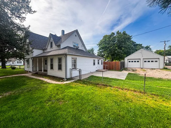 216 W 4th St, Oakley, KS 67748