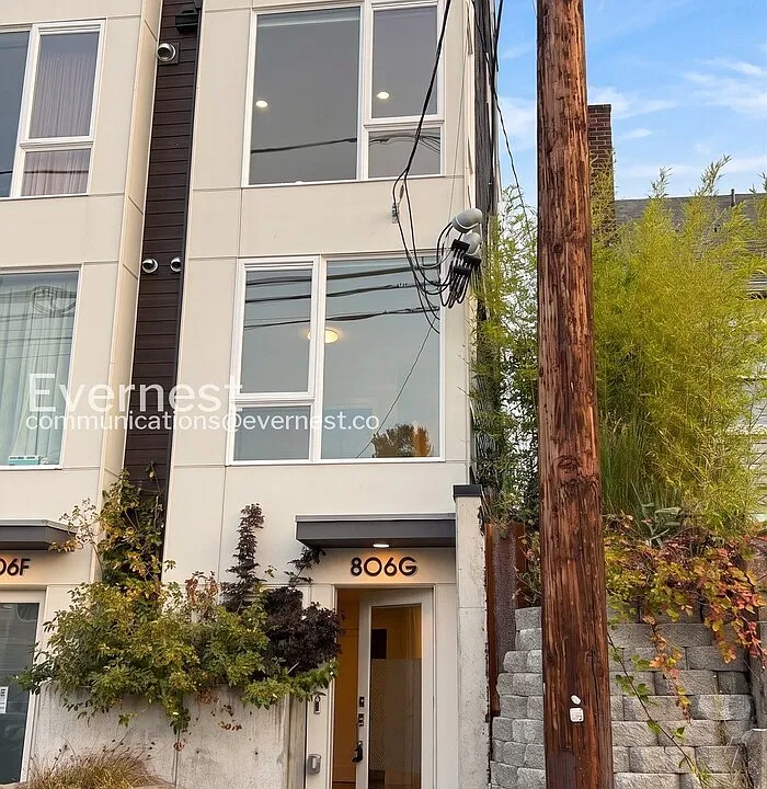806G N 46th St