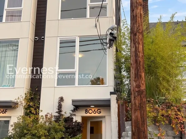 806G N 46th St, Seattle, WA 98103