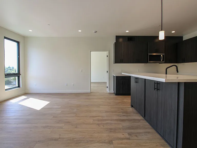 Newly Built Luxury Apartments in San Luis Obispo "Little Italy" — Photo 63