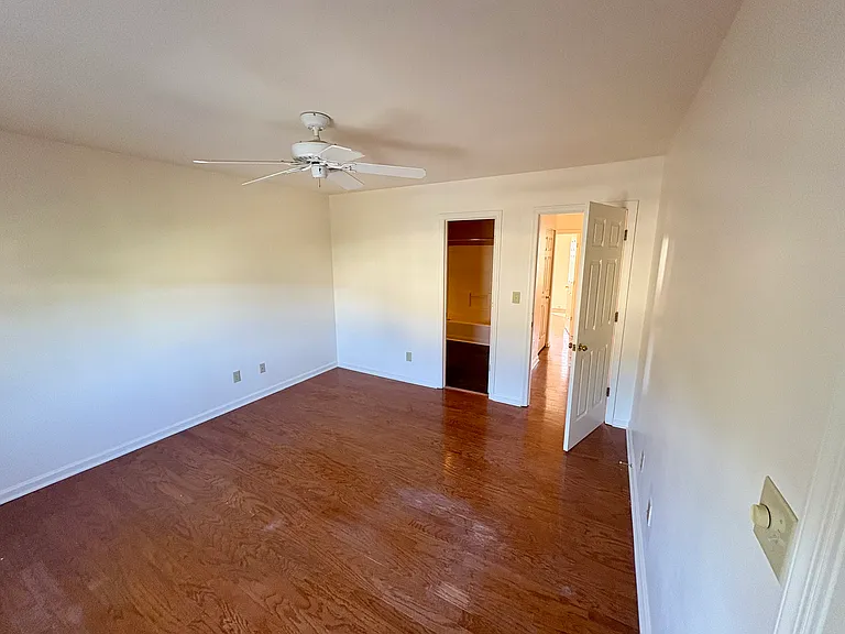 1336 Le Parc Ter — Photo 10